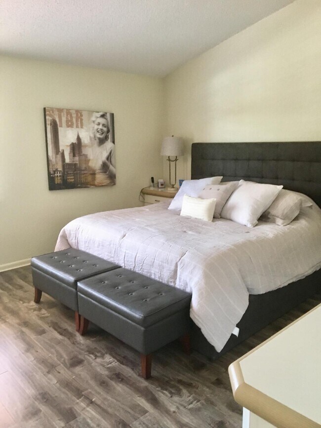 Building Photo - 7770 La Mirada Dr