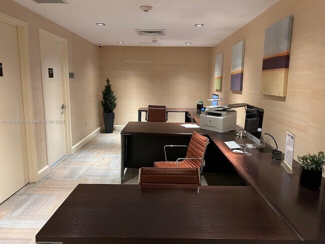 Building Photo - 950 Brickell Bay Dr