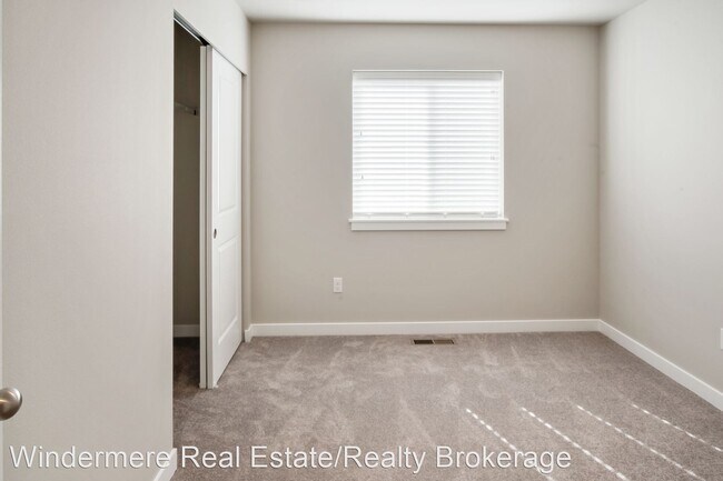 Building Photo - 4 br, 2.5 bath House - 8419 63rd St NE