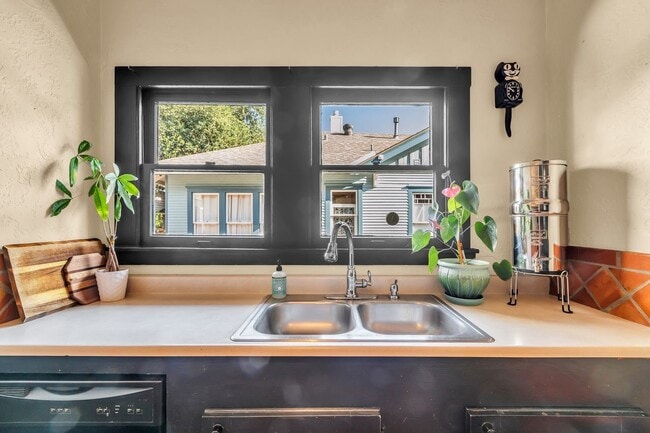 Building Photo - 2608 Hopkins St