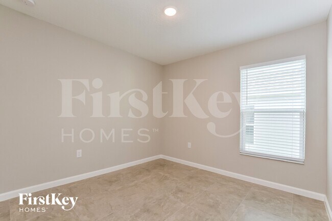 Building Photo - 610 Lindbergh Wy
