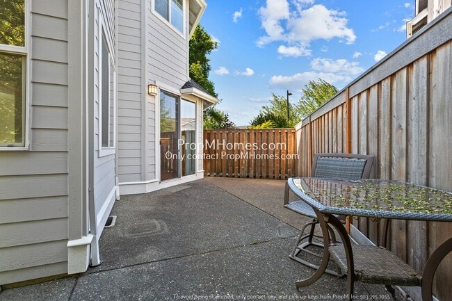 Building Photo - Spacious 5-Bedroom Oasis in the Heart of Five Oaks!