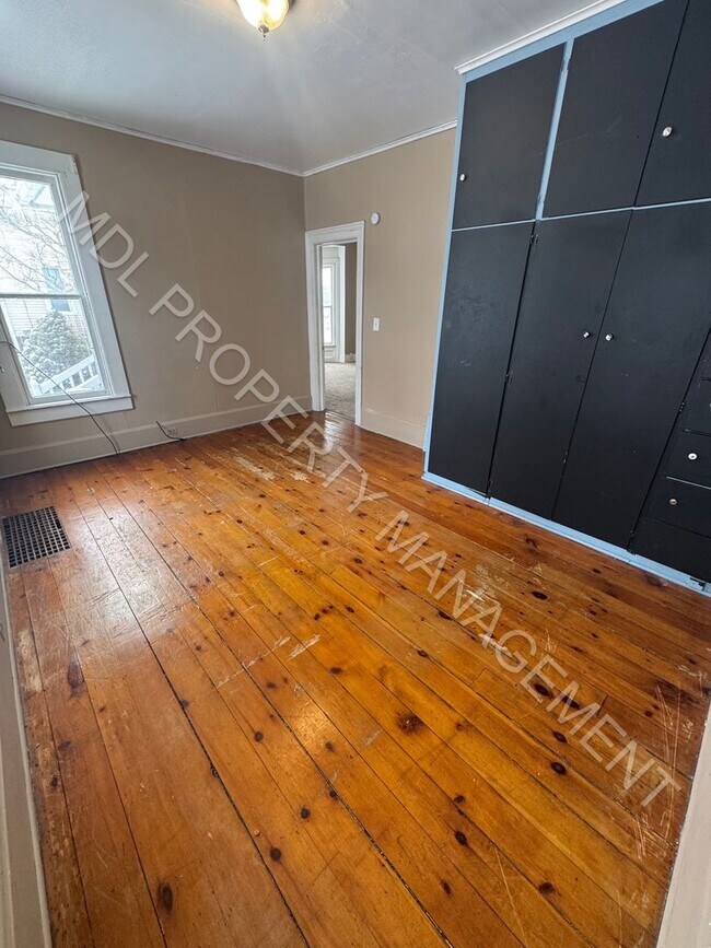 Building Photo - 909 Mackinaw St