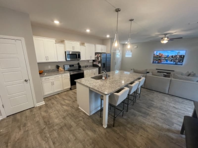 Building Photo - 4336 Doral Dr