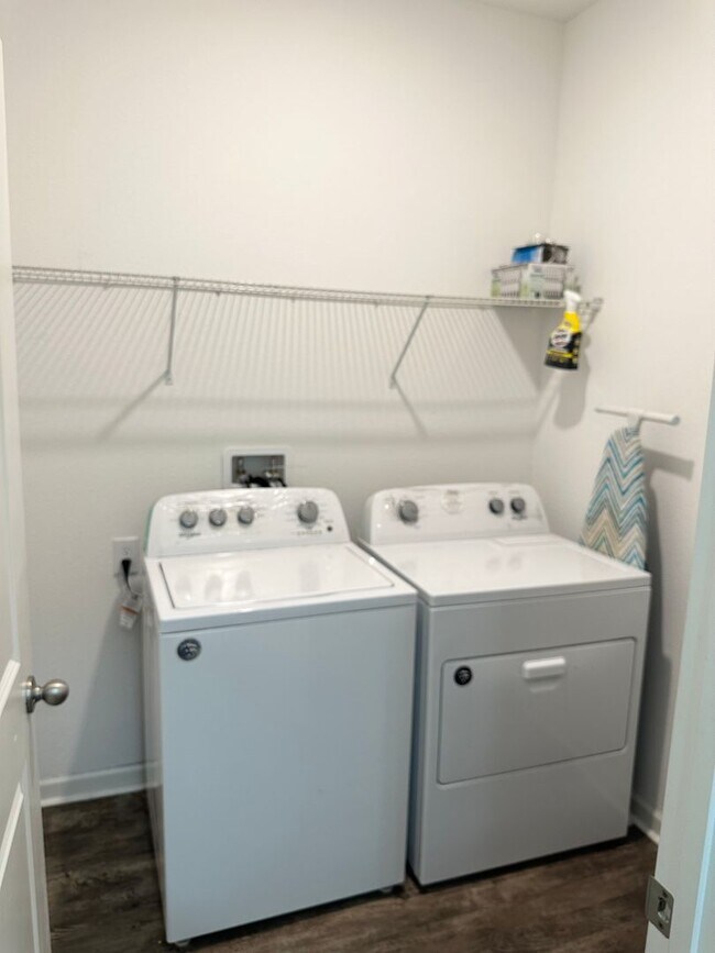 Building Photo - $1,000 Move In Special!!  Private Back Yar...