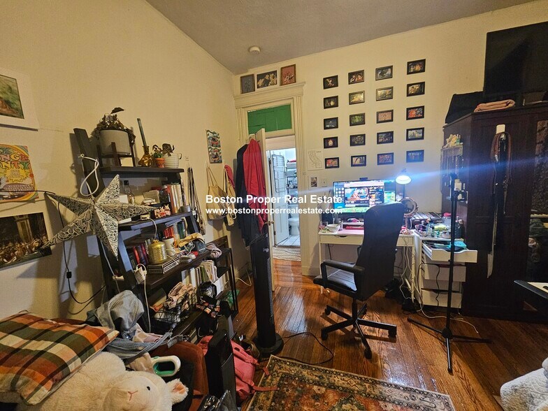 Building Photo - 1111 Boylston St