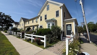 Building Photo - 2 BR with hardwood, private entrance/deck,...
