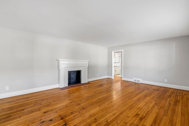 Building Photo - NW - Large Brick Ranch, Updated, Hardwoods, LR, DR, Den, Two Decorative Fire Places, Fenced, Stor...