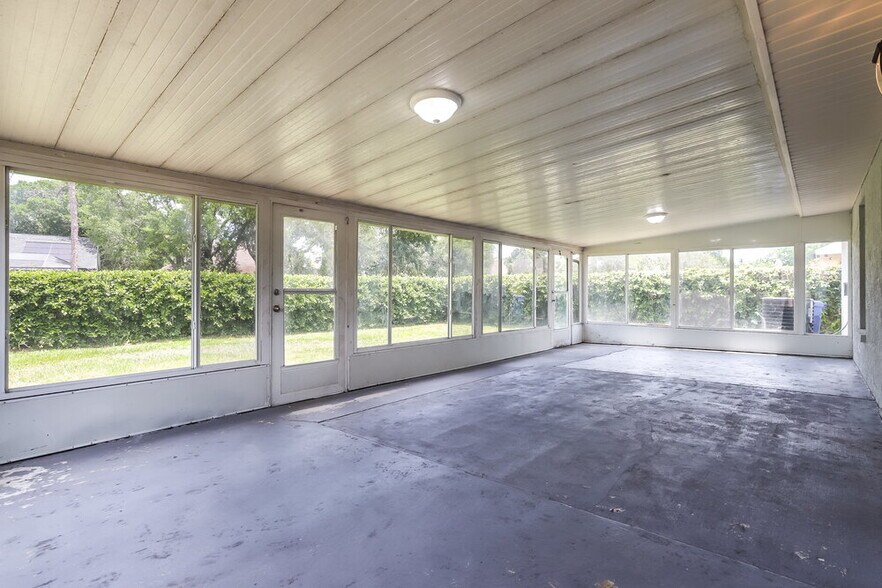 Building Photo - 1611 Bent Pine Way