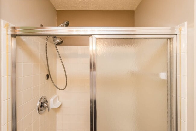 Building Photo - 1032 Pebble Brook Dr
