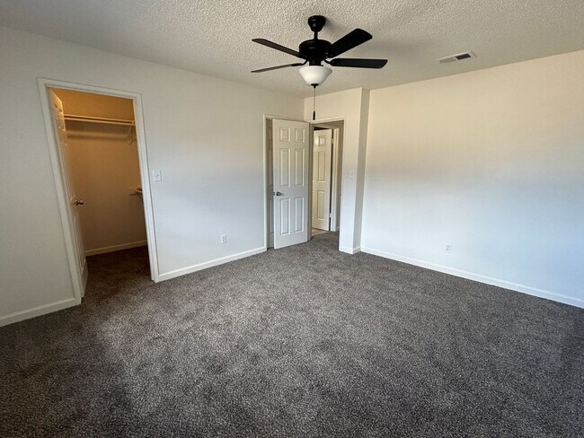 Building Photo - RENNOVATED 4 BED HOME