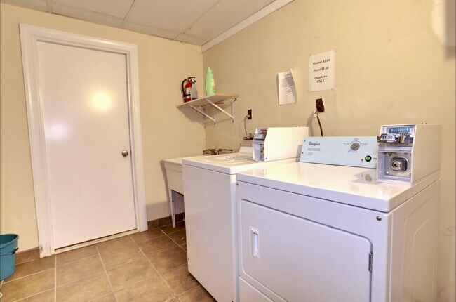 Building Photo - 939 Washington St