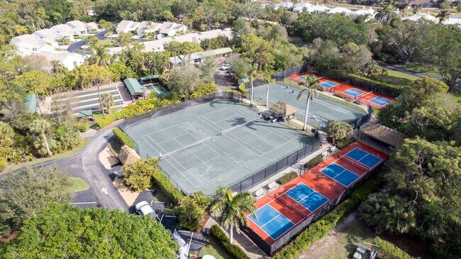 Building Photo - ** NAPLES COVE @ BAY FOREST ** 2 BED / 2 B...