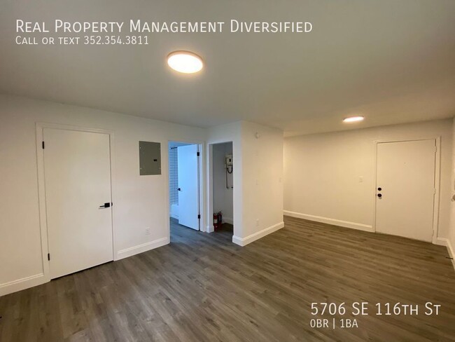 Building Photo - Newly renovated large studio apartment in ...