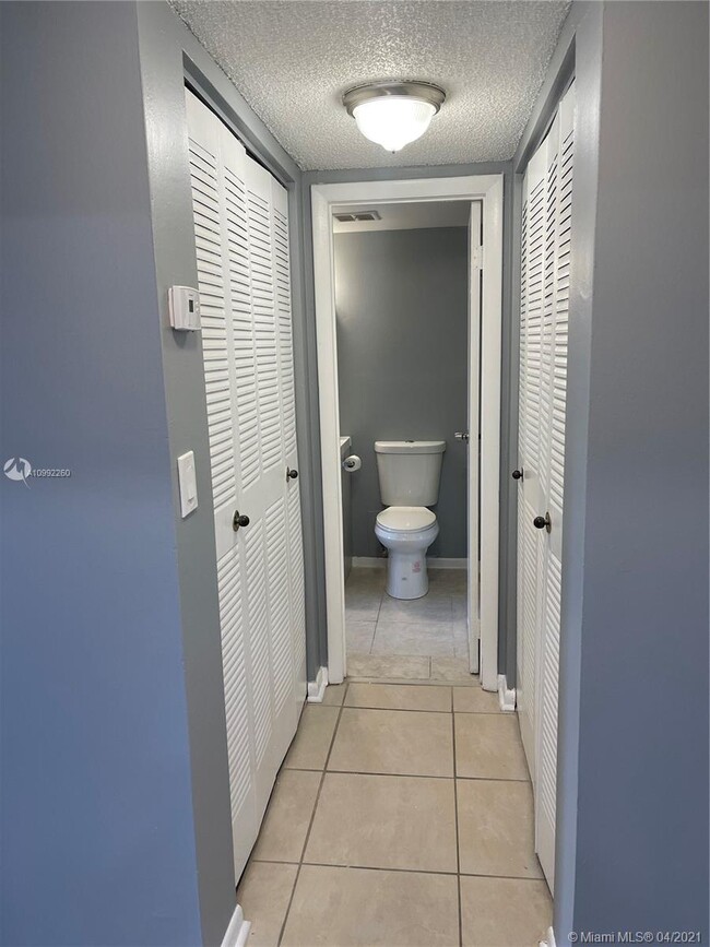 Building Photo - 16465 NE 22nd Ave