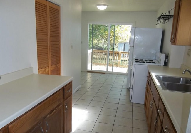 Building Photo - 3 Bed 1 Bath