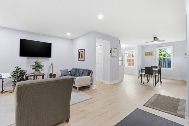 Building Photo - 742 Quince Orchard Blvd