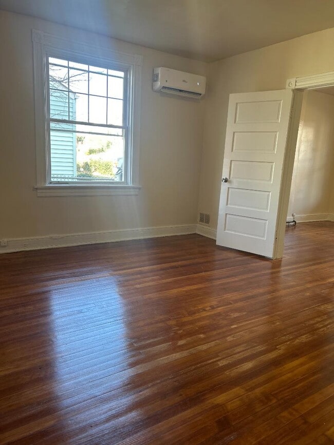 Building Photo - 1209 Wallace St