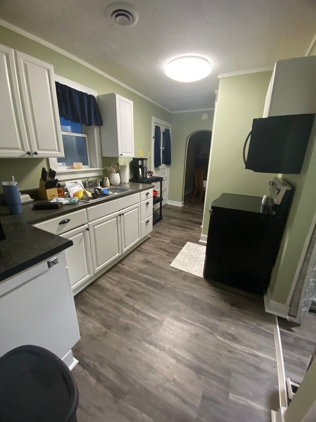 Building Photo - 2BR 1BA with carport