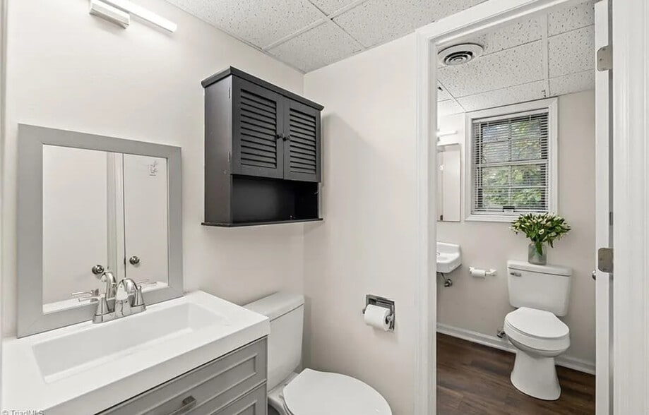 Building Photo - 372 S Cherry St