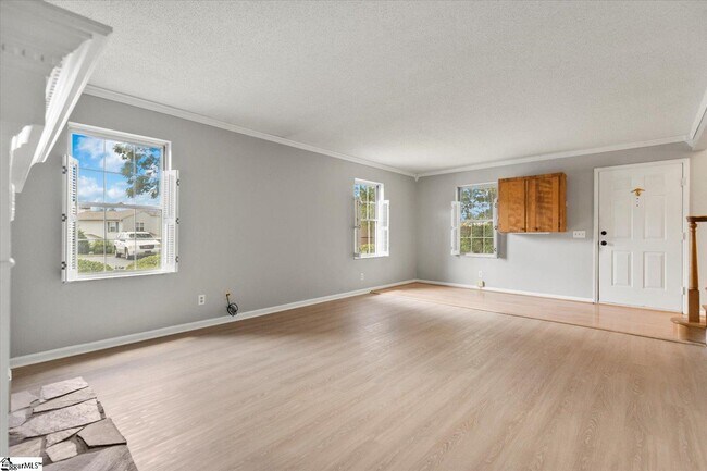 Building Photo - 97 Jamestowne Way