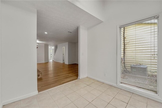 Building Photo - 2186 Spring Walk Ct