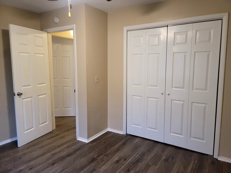 Building Photo - 105 College Park Ct