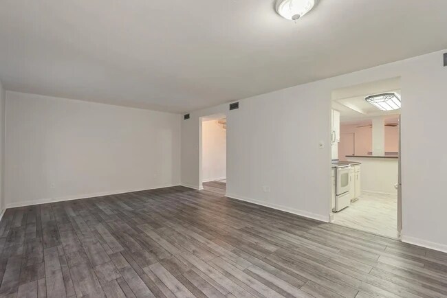 Building Photo - 98 Valley Forge Dr