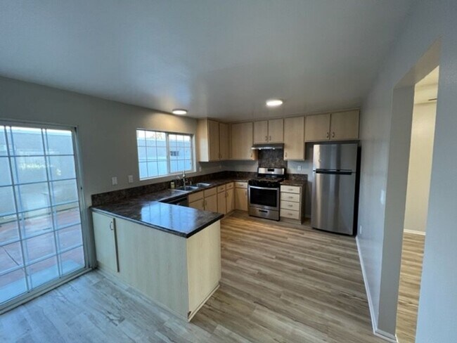 Building Photo - Beautiful 3 Bedroom + 1.5 Bath Townhouse in highly desirable Briarcliffe community!