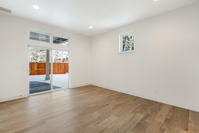 Building Photo - Move in special $1000 off first months ren...