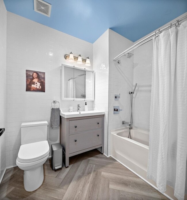 Building Photo - 142 Charles St