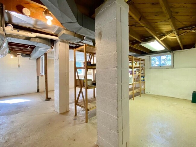 Building Photo - Beautiful Creekside Cottage in North Asheville