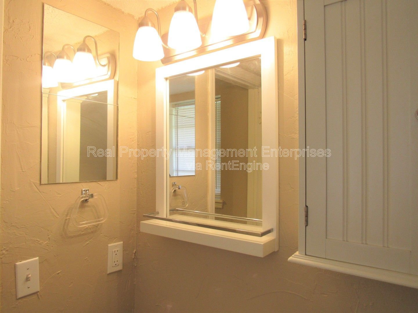 Building Photo - 637 Redstone Ave