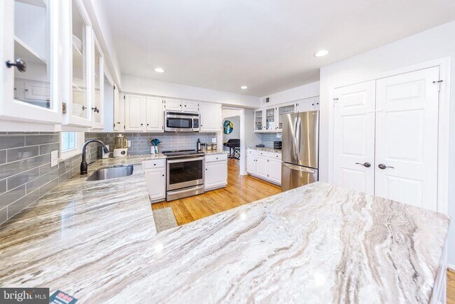 Building Photo - 980 Old Holly Dr