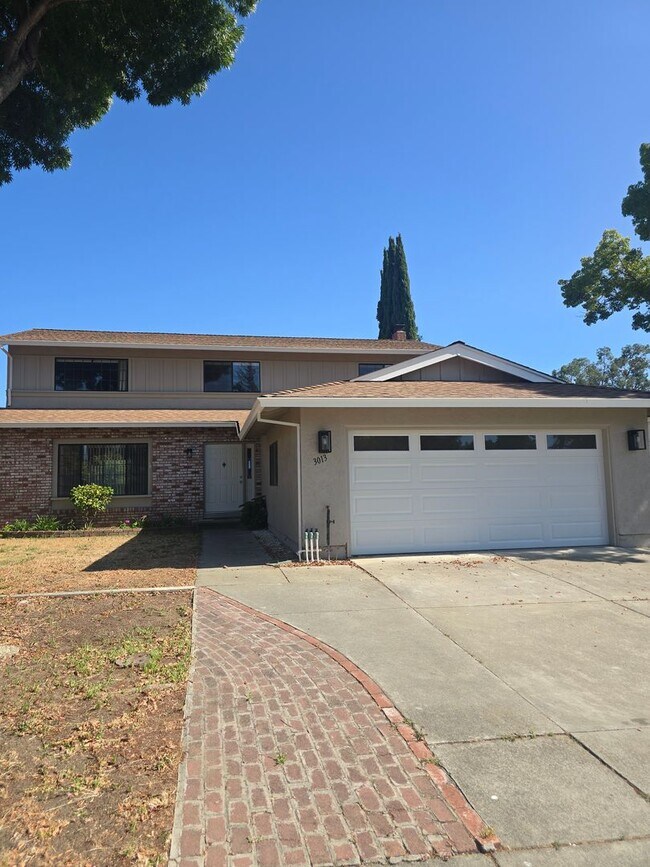 Building Photo - Move In special $ 1,000.00 off the first f...