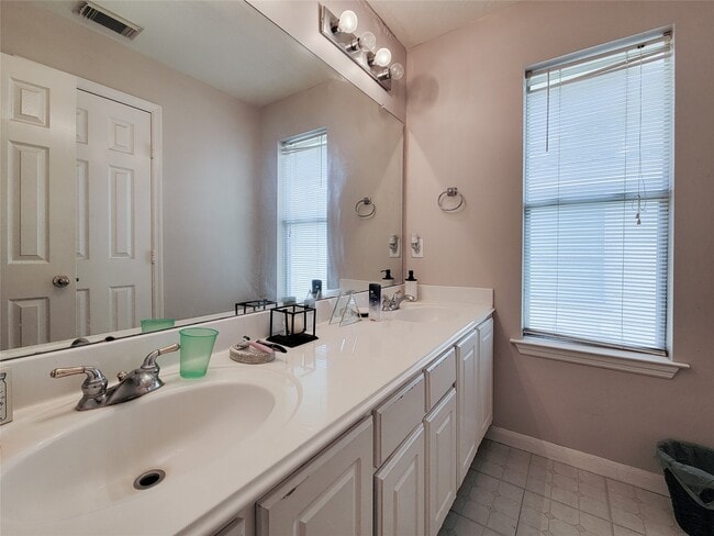 Building Photo - 8002 Weeping Willow Pl