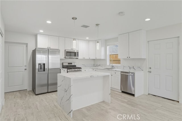 Building Photo - 1916 Cedar Ave