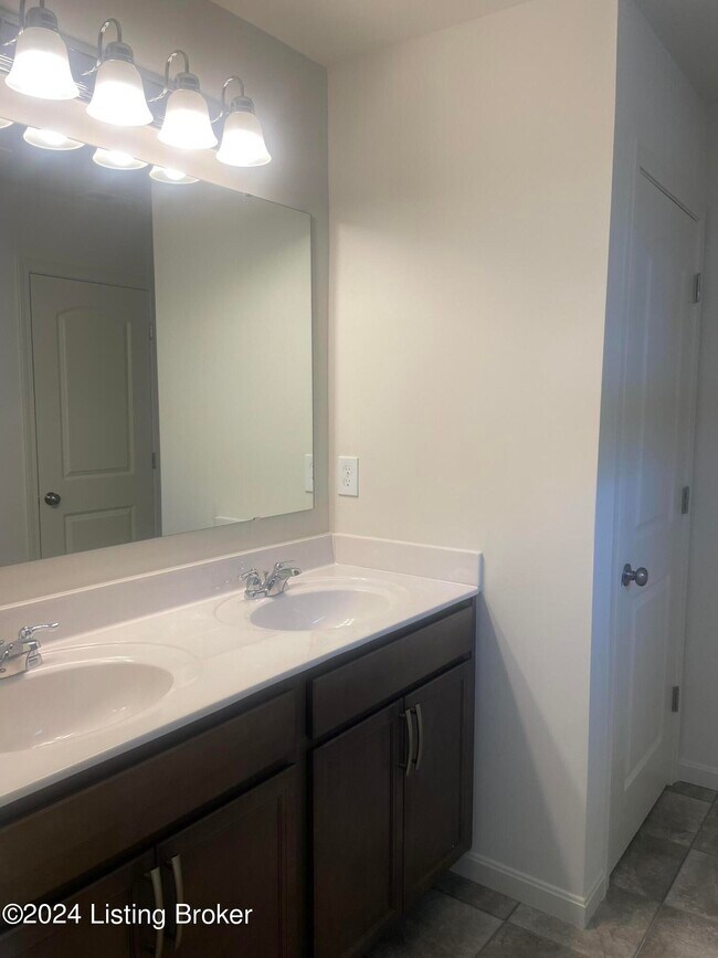 Building Photo - 804 Harland Ct