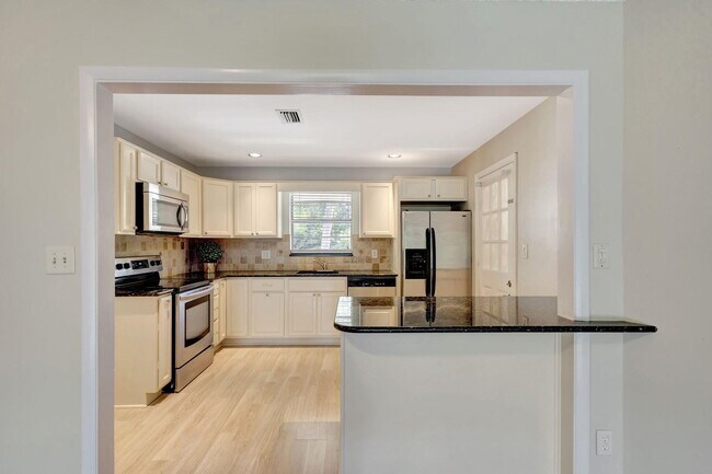 Building Photo - 10789 N Military Trl