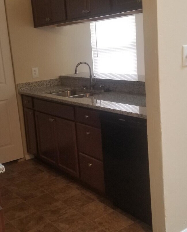 Building Photo - 622 spirit court