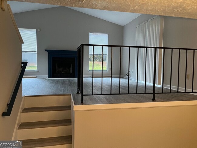 Building Photo - 1560 Pin Oak Ln SE