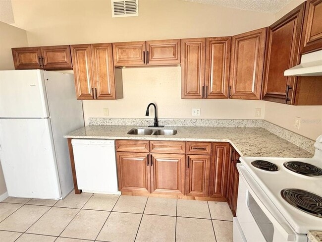 Building Photo - 2414 Harbor Town Dr