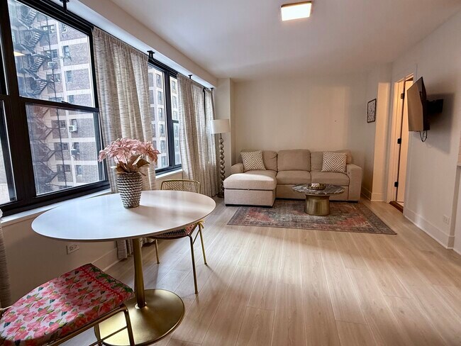 Building Photo - 850 N Dewitt Pl