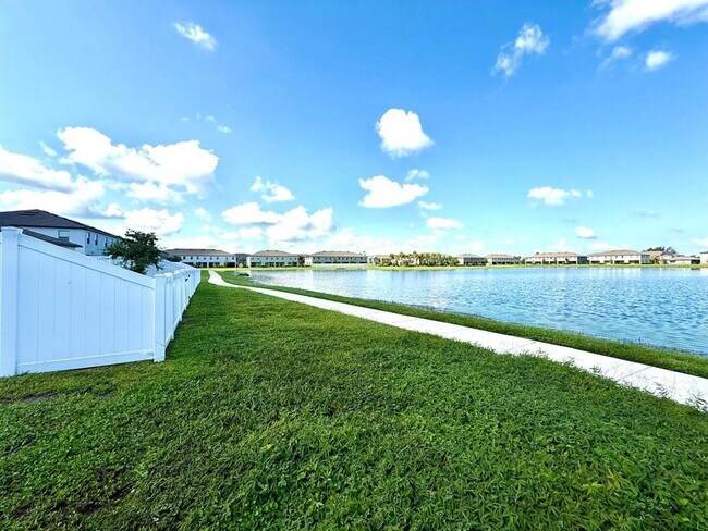 Building Photo - 1036 Royal Empress Dr