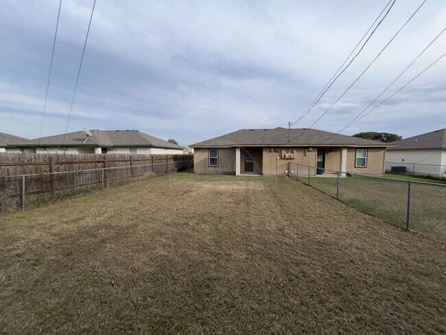 Building Photo - 2005 Windward Dr