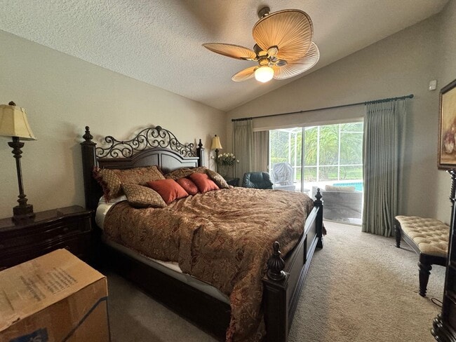 Building Photo - 4 Bedroom 2 Bathroom + Den - Large Garage and  Heated  Pool!