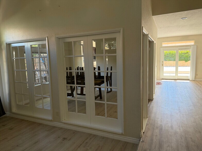 Building Photo - 4112 Lexington Ct