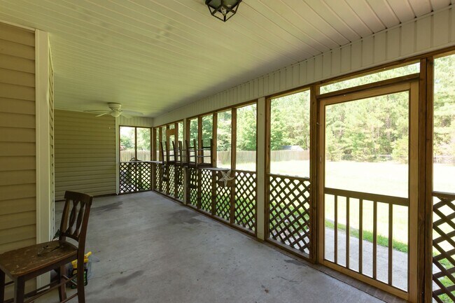 Building Photo - Great home in Hubert
