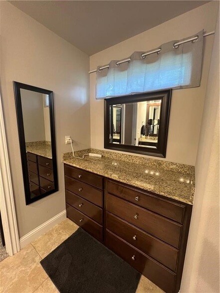 Building Photo - 2002 Price Ave