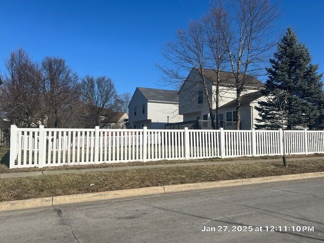 Building Photo - 3 Bedroom Home in Pickerington School Dist...